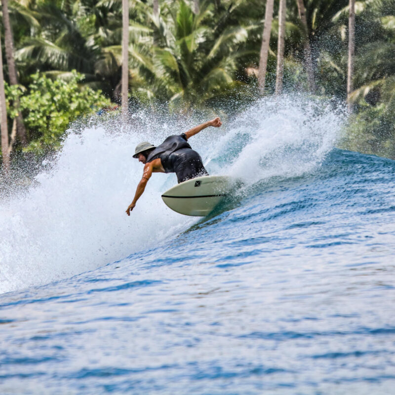 Surfer Mentawai Woody iglesias