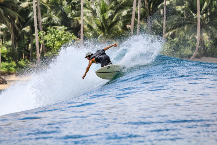 Surfer Mentawai Woody iglesias